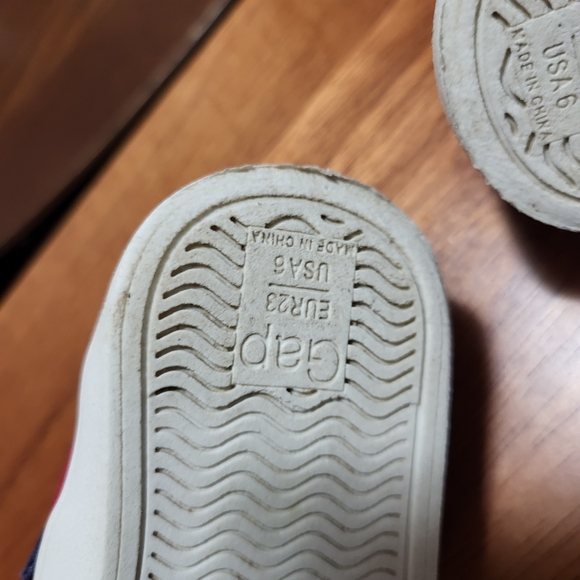 6t Spiderman shoes - Picture 3 of 3